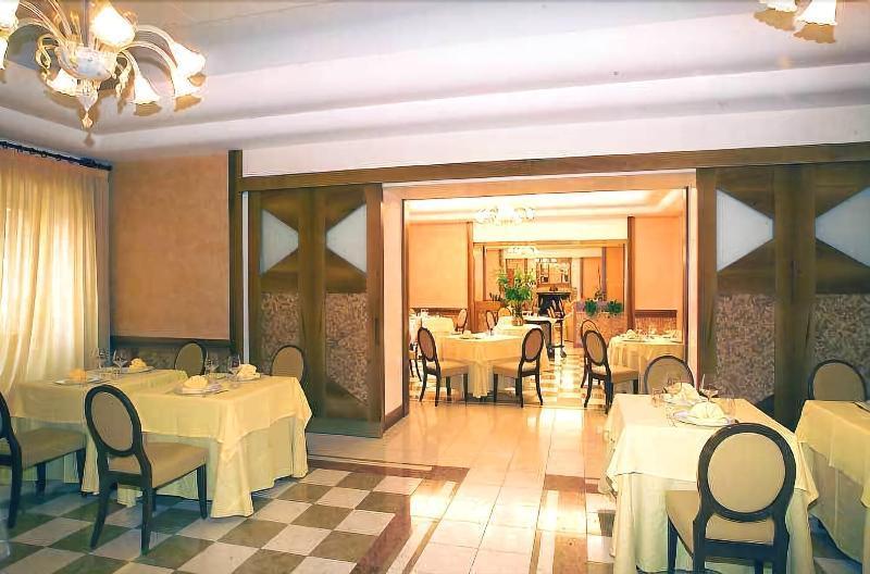 Hotel&Ristorante Miramonti Palazzo Storico Rieti Luaran gambar