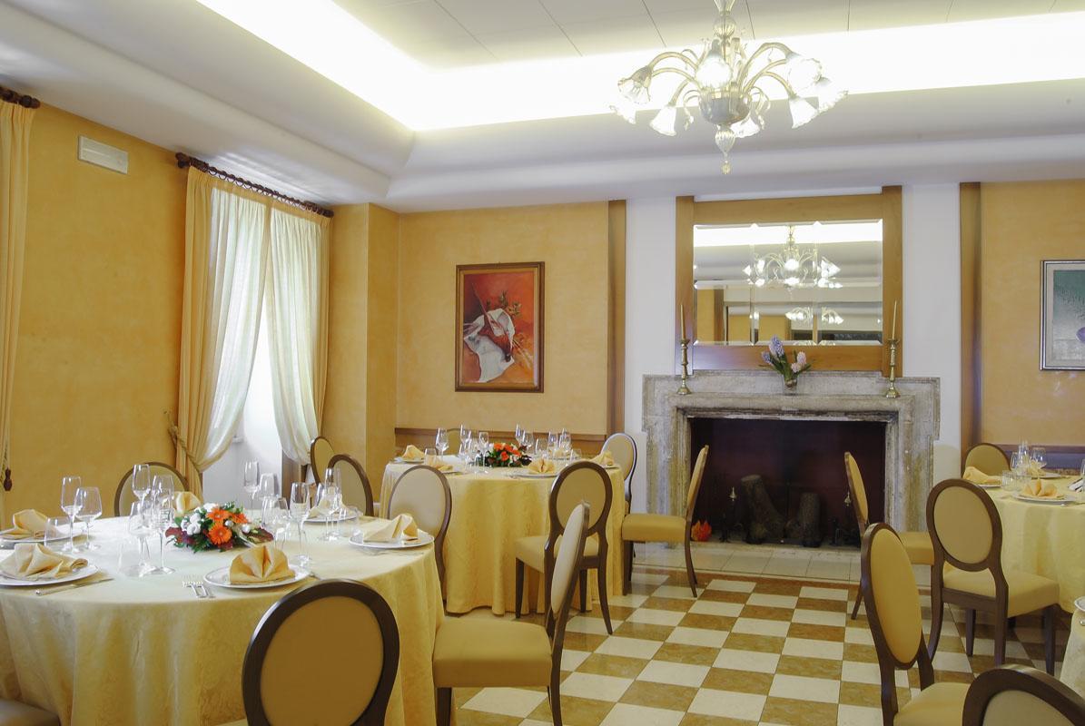 Hotel&Ristorante Miramonti Palazzo Storico Rieti Luaran gambar